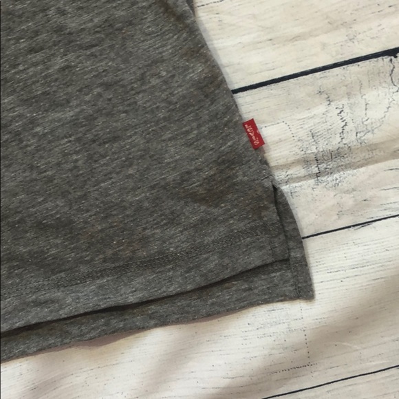 NWT Men's Levi's Classic Logo Gray Graphic Tee - Picture 5 of 7